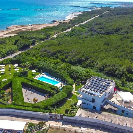 アパートホテル Punta Cassano - In Piscina Sulla Di Sabbia