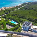 Apart Otel Punta Cassano - In Piscina Sulla Di Sabbia