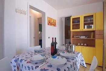 Aparthotel Punta Cassano - In Piscina Sulla Di Sabbia 3*