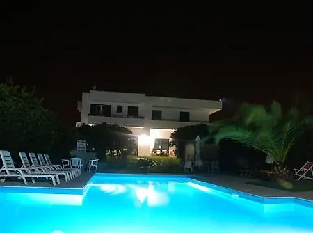 Punta Cassano - In Piscina Sulla Di Sabbia Aparthotel