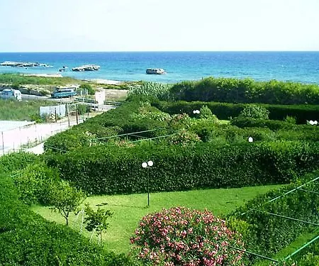 Aparthotel Punta Cassano - In Piscina Sulla Di Sabbia 3*